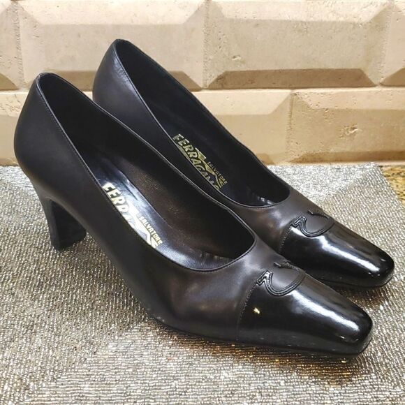 FERRAGAMO Black Leather Heels - Size 8C‎ - Picture 1 of 10